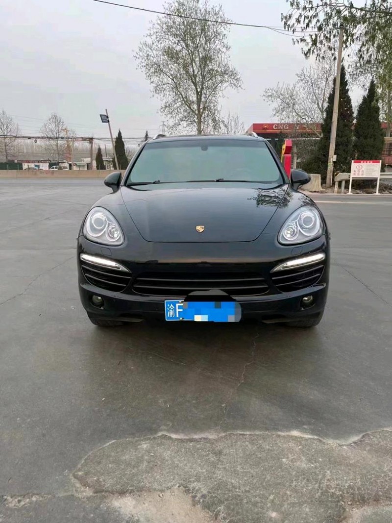 济南12年保时捷卡宴1
