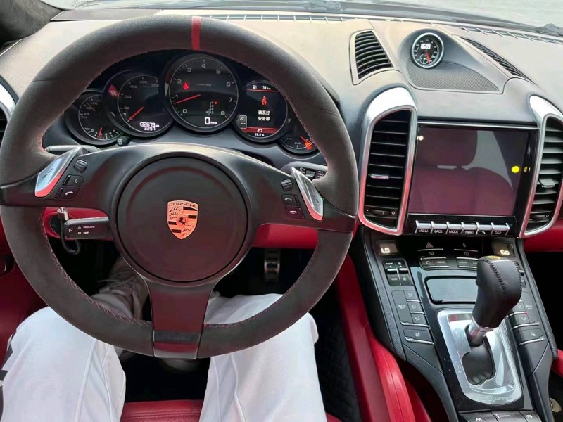 济南12年保时捷卡宴3