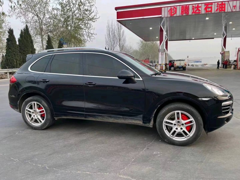 济南12年保时捷卡宴4