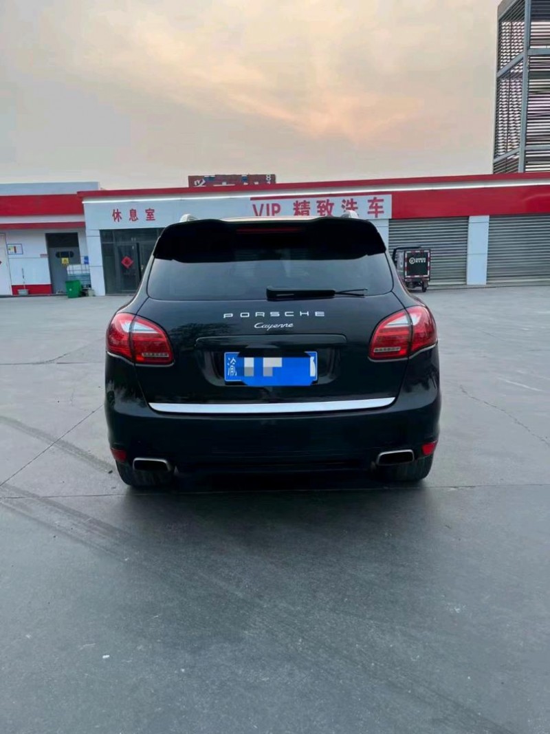 济南12年保时捷卡宴7