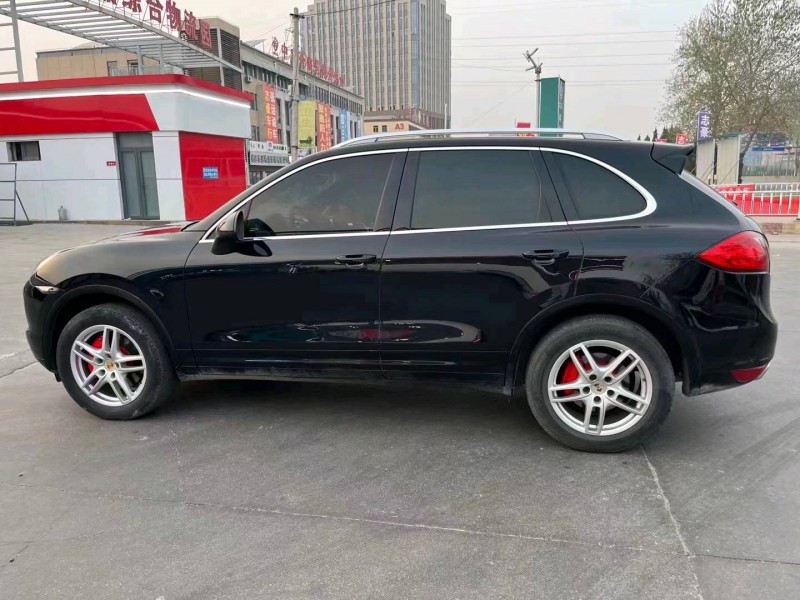 济南12年保时捷卡宴9