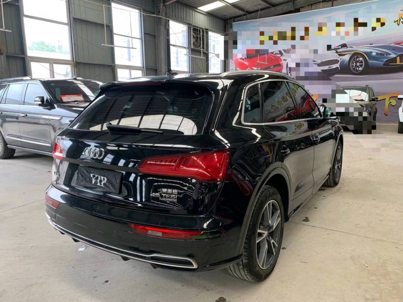 济宁19年奥迪Q57