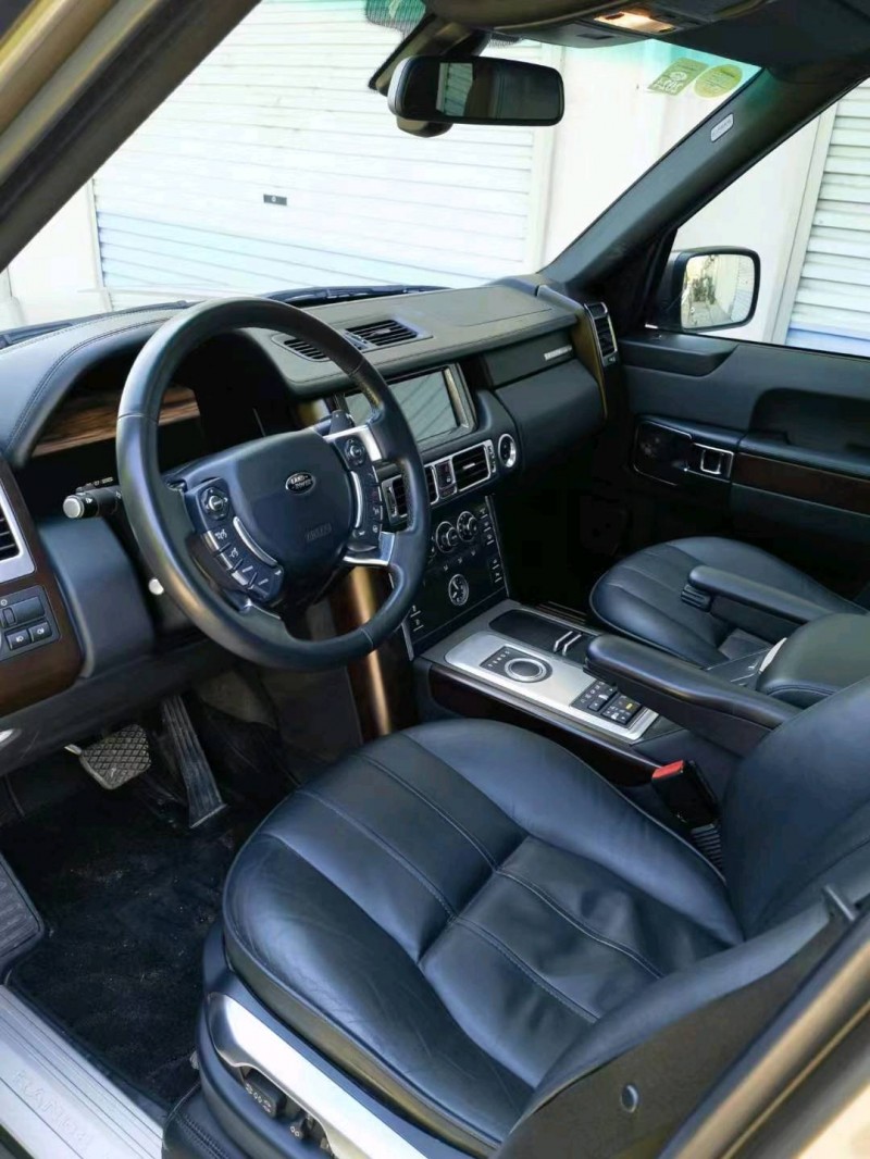 青岛13年路虎揽胜行政8