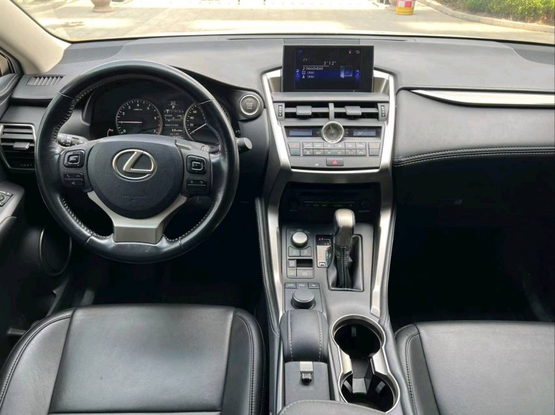 济宁17年雷克萨斯NX4