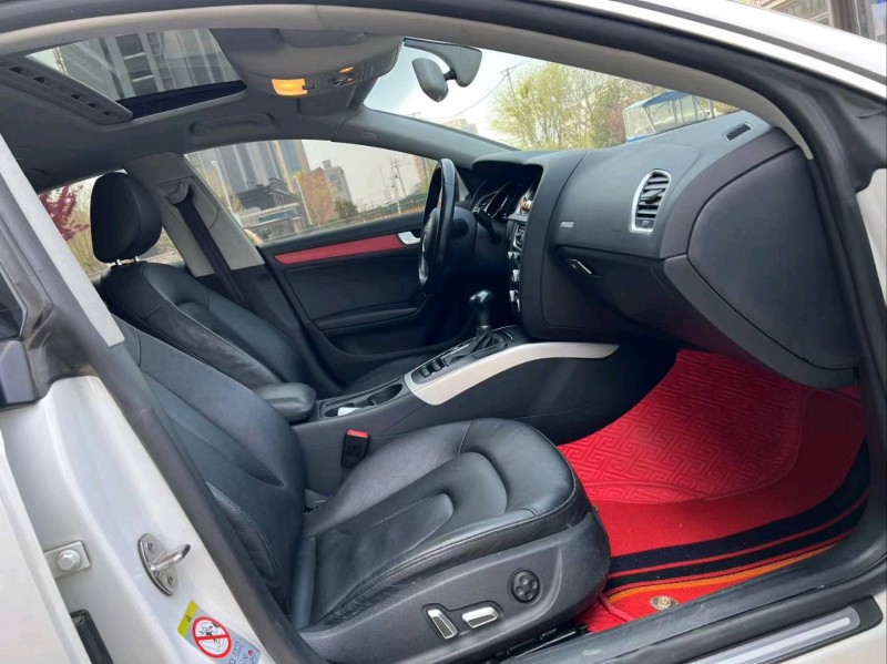 济宁16年奥迪A54