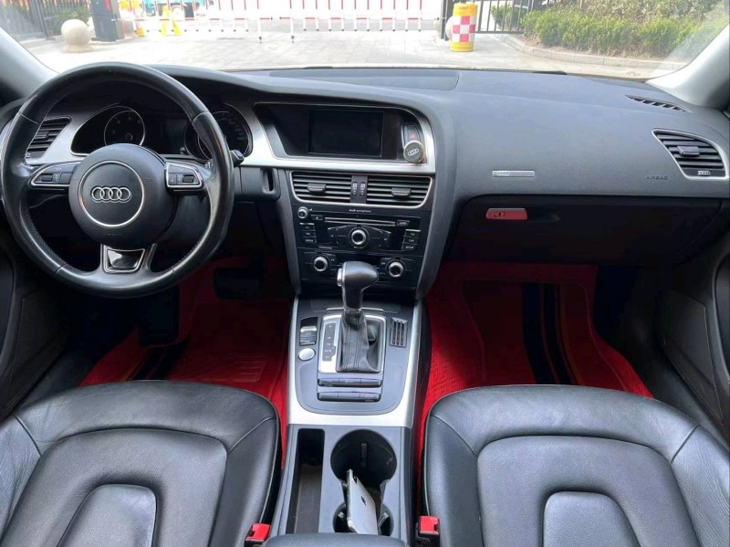 济宁16年奥迪A55