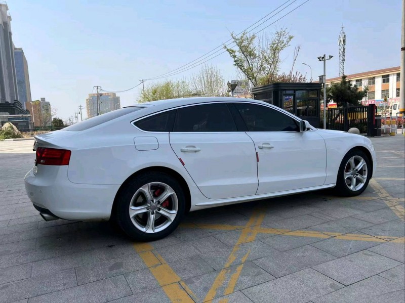 济宁16年奥迪A58