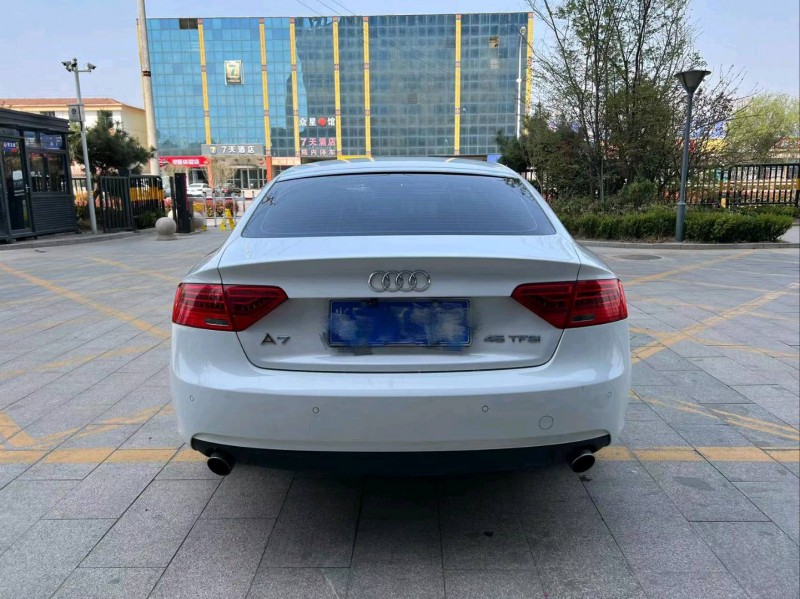 济宁16年奥迪A59