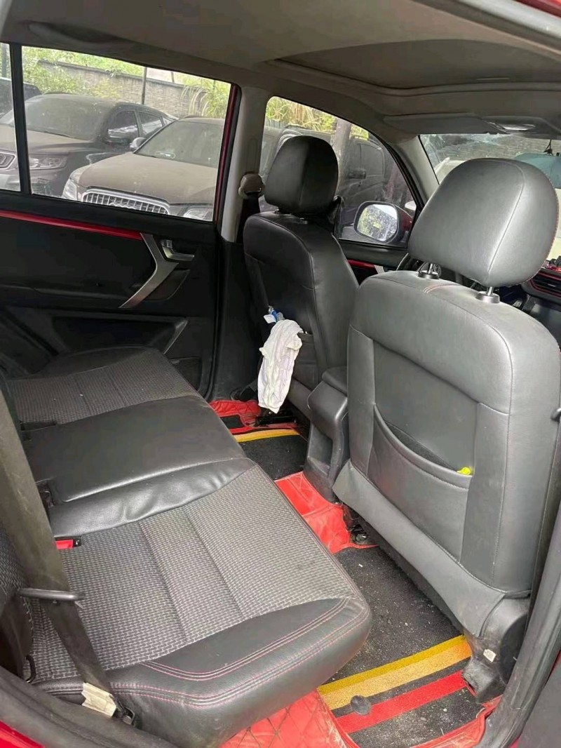 成都18年奇瑞瑞虎37