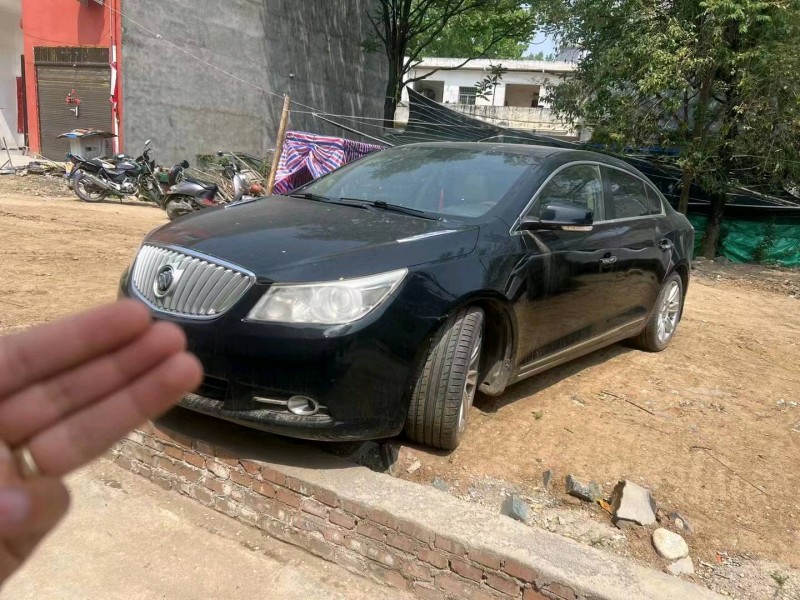 嘉兴11年别克君越1