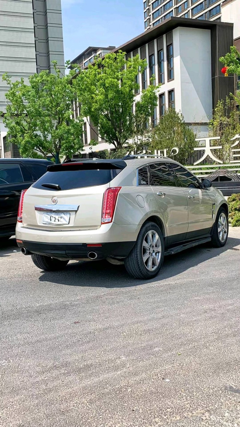 廊坊10年凯迪拉克SRX7
