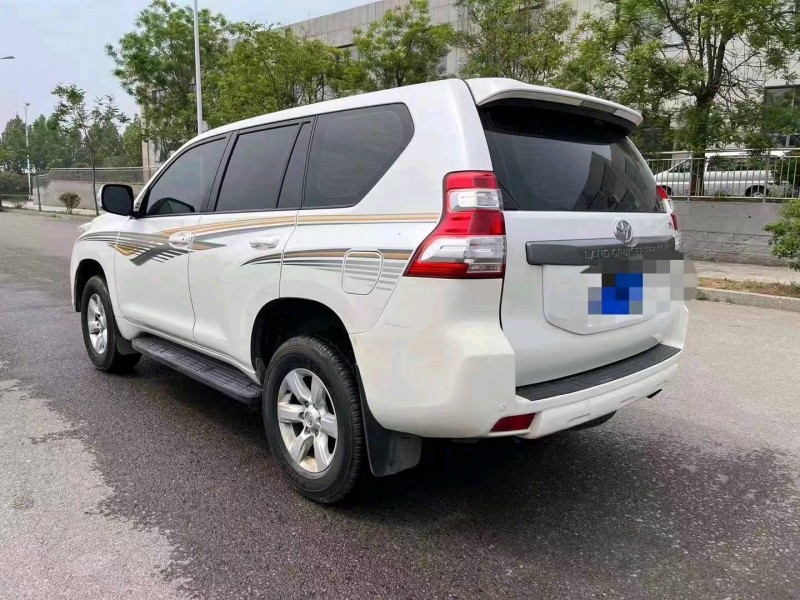 济南15年丰田普拉多8