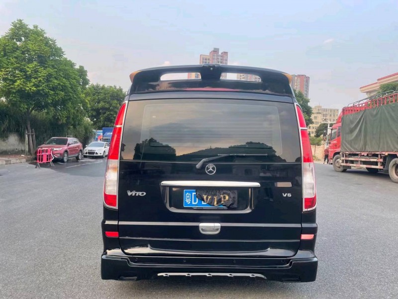 深圳14年奔驰威霆9