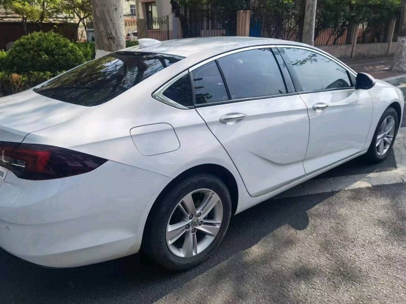 济南19年别克君威7