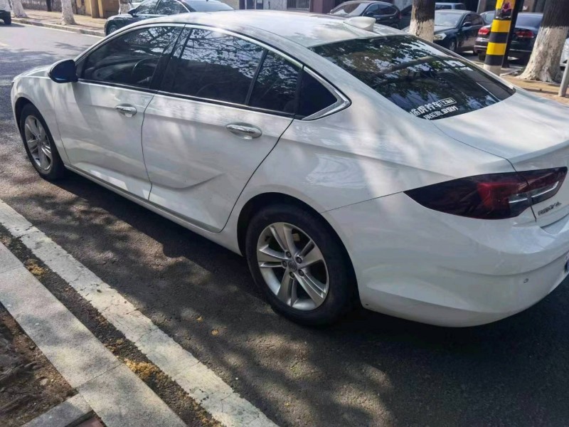 济南19年别克君威8