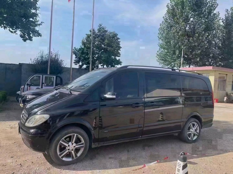 青岛10年奔驰唯雅诺2