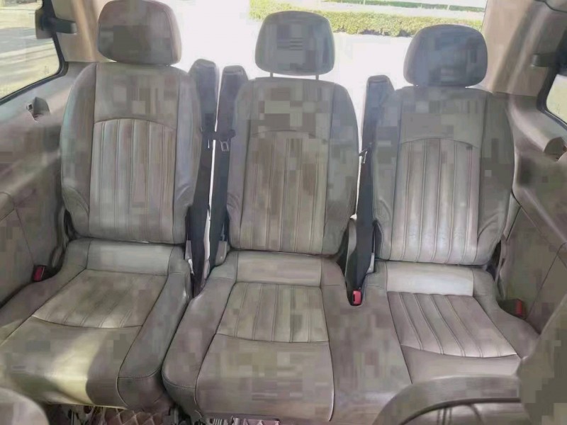 青岛10年奔驰唯雅诺4