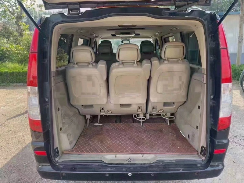 青岛10年奔驰唯雅诺7