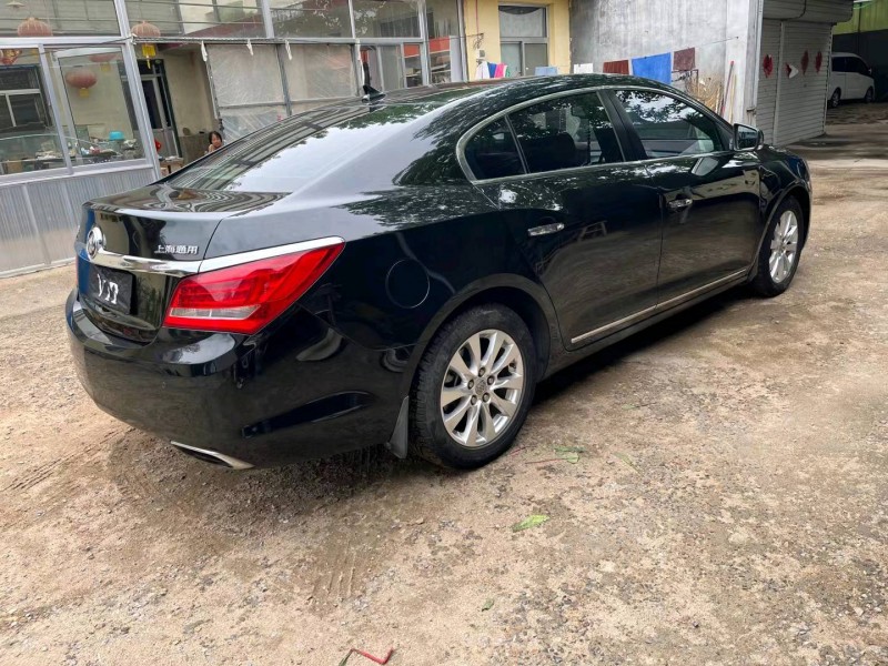 青岛15年别克君越3