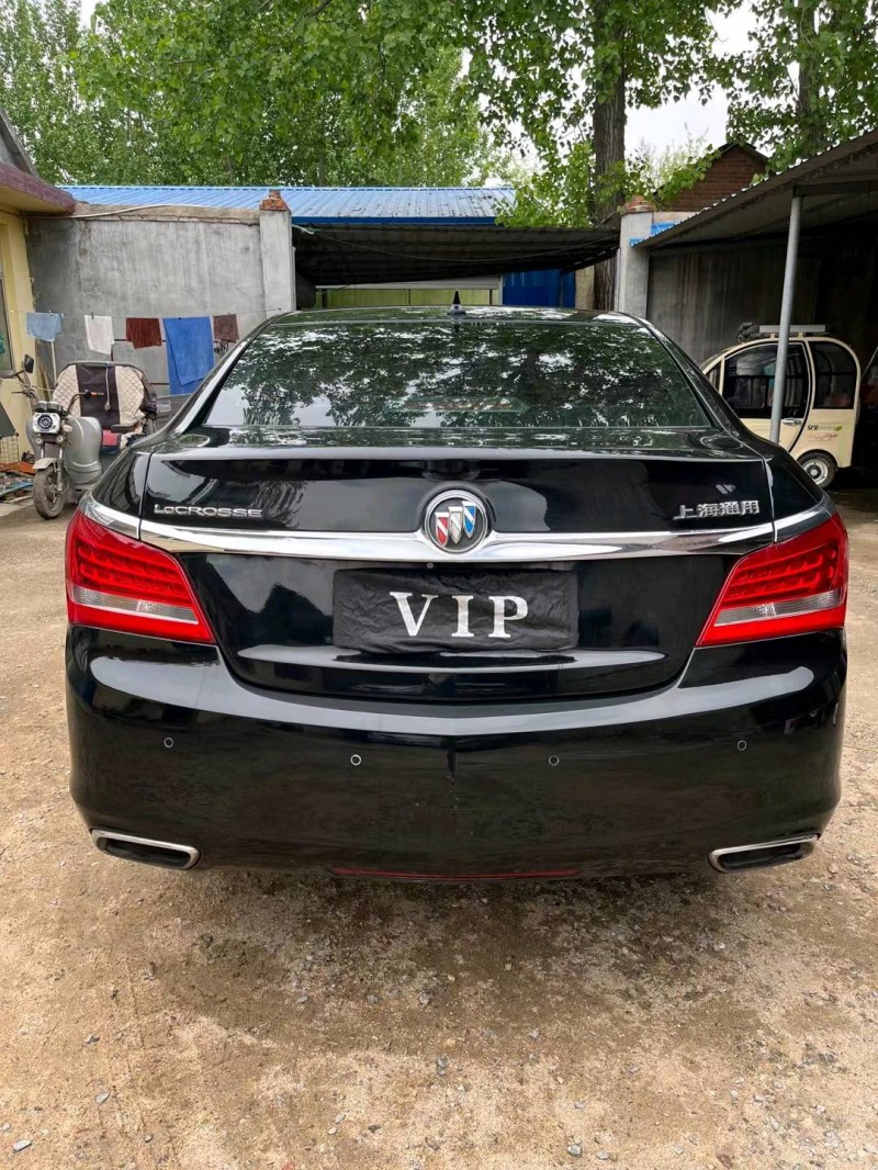 青岛15年别克君越9