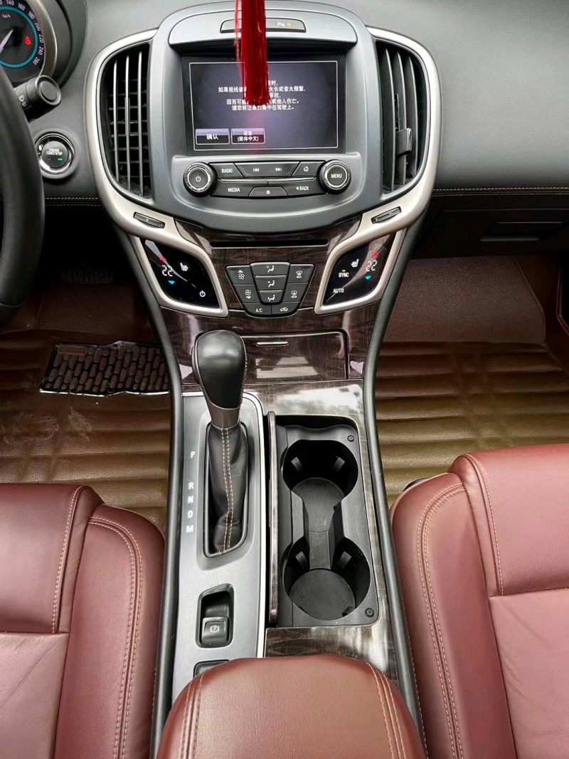 青岛15年别克君越8