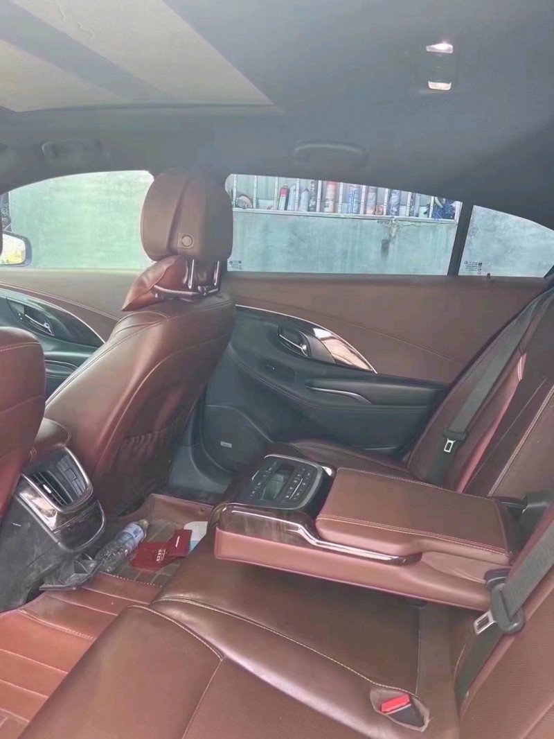 青岛15年别克君越8