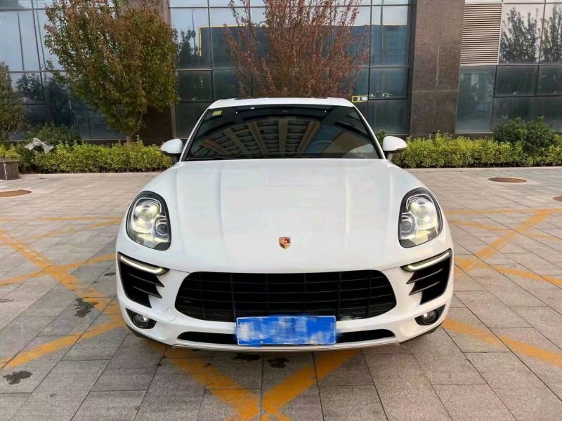 青岛17年保时捷Macan1