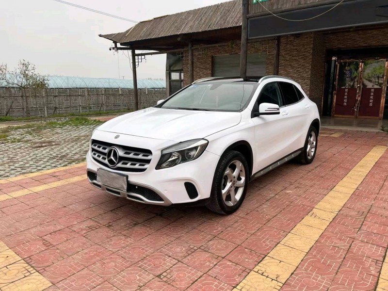 徐州18年奔驰GLA3