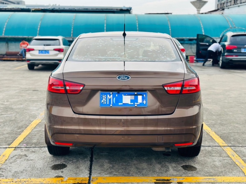 东莞17年福特福睿斯9