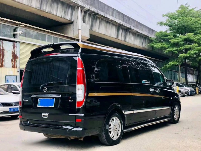 广州13年奔驰威霆9