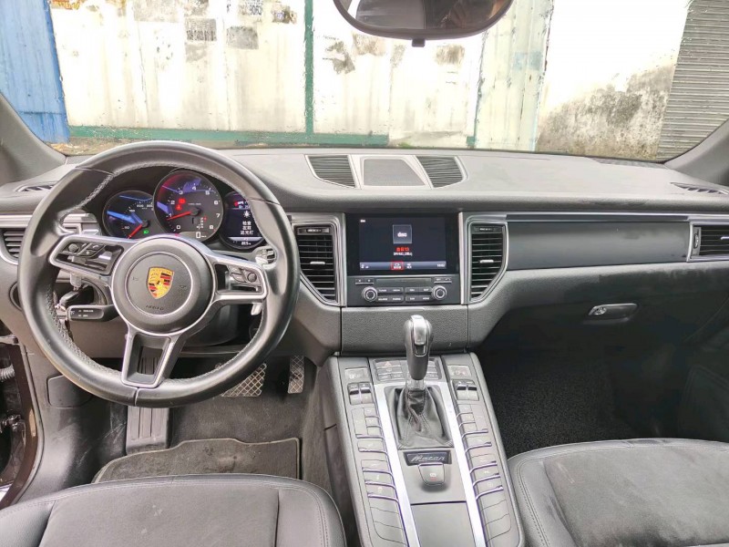 广州17年保时捷Macan5