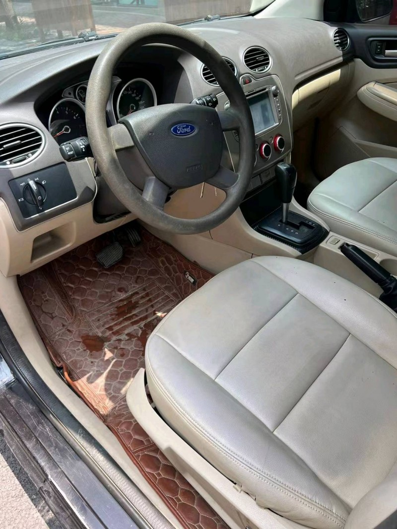 中山14年福特福克斯6