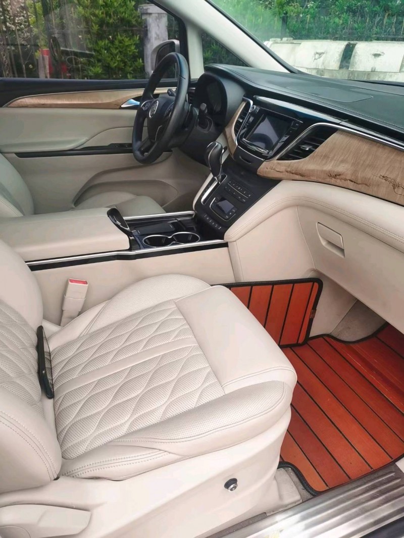 徐州18年别克GL84