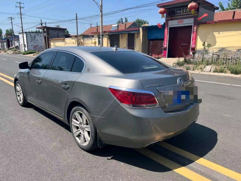 青岛10年别克君越4