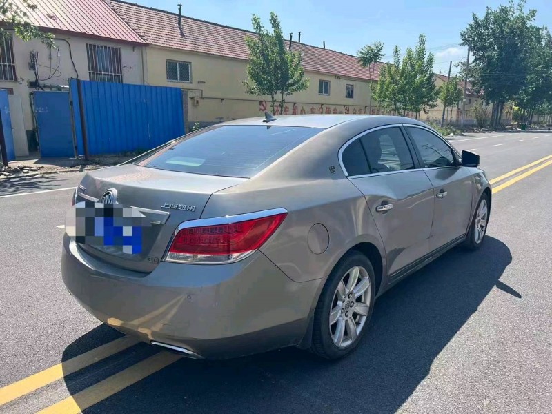 青岛10年别克君越7