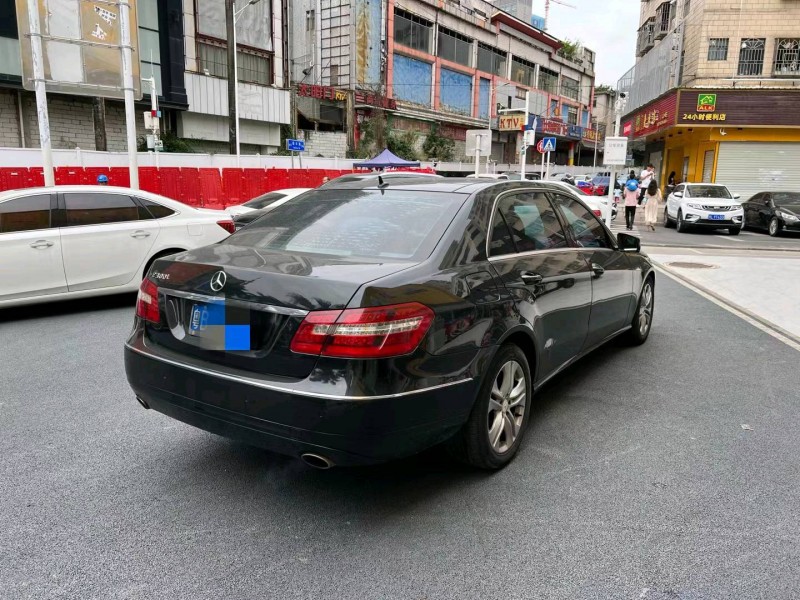 广州11年奔驰E8