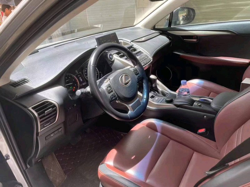广州15年雷克萨斯NX4