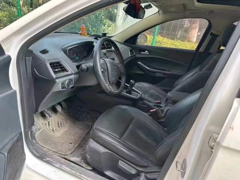 武汉17年福特福睿斯5