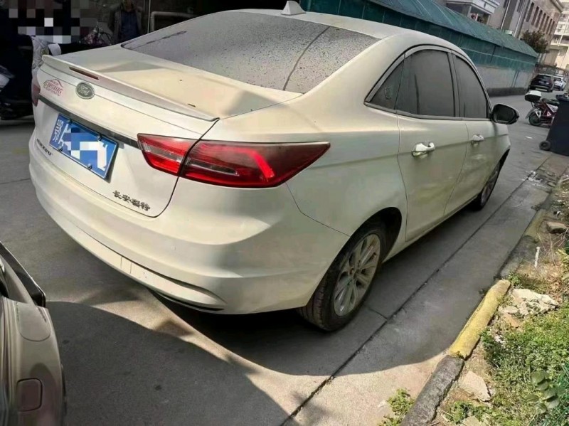 武汉17年福特福睿斯8