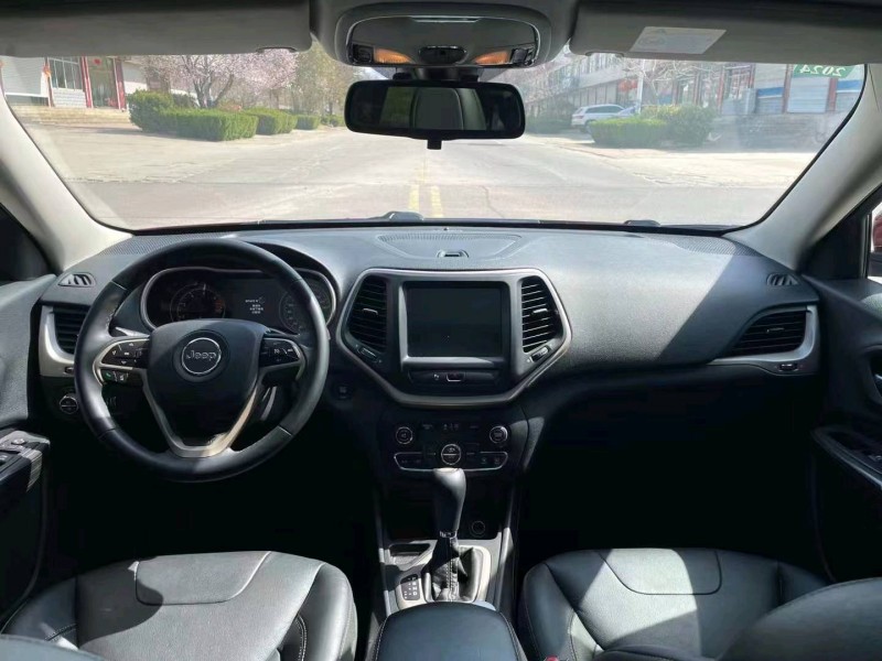 青岛18年Jeep自由光5