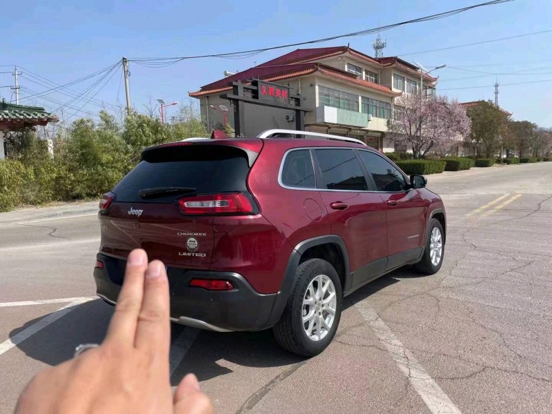 青岛18年Jeep自由光7