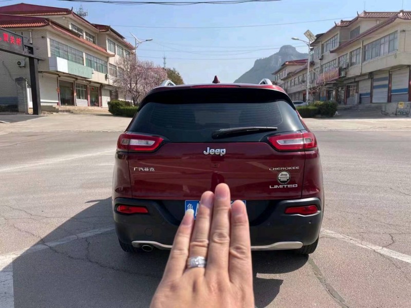 青岛18年Jeep自由光9