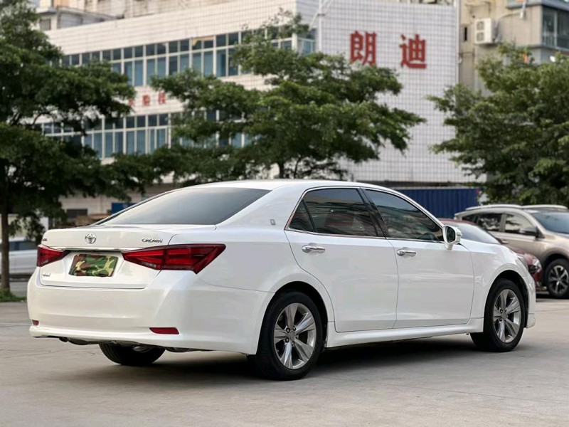 东莞15年丰田皇冠8