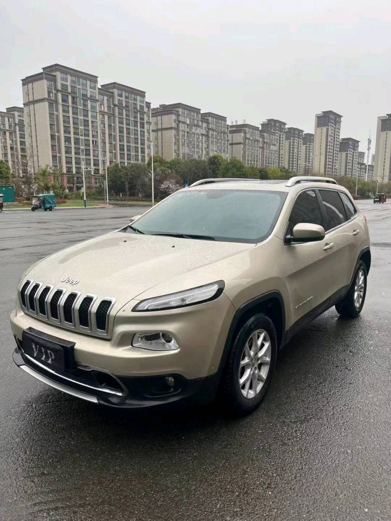 蚌埠16年Jeep自由光2