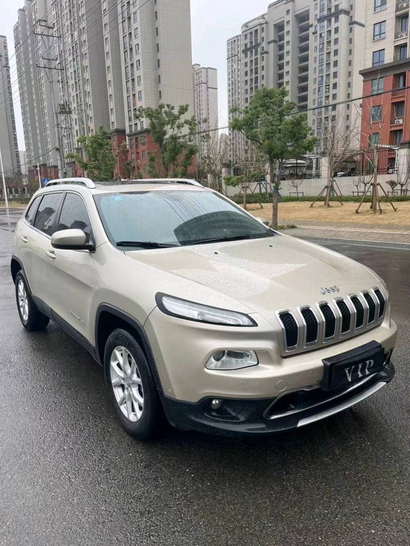 蚌埠16年Jeep自由光3
