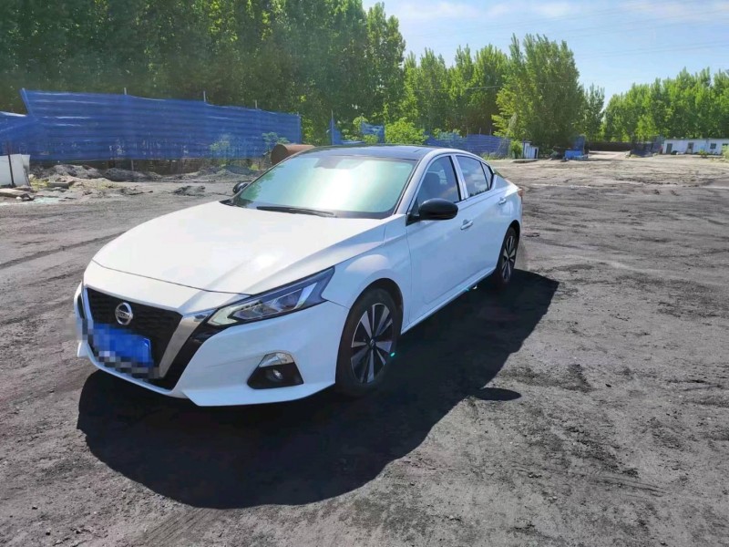 济宁21年日产天籁3