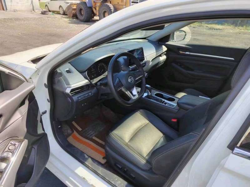 济宁21年日产天籁4