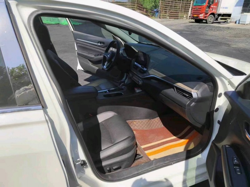 济宁21年日产天籁6