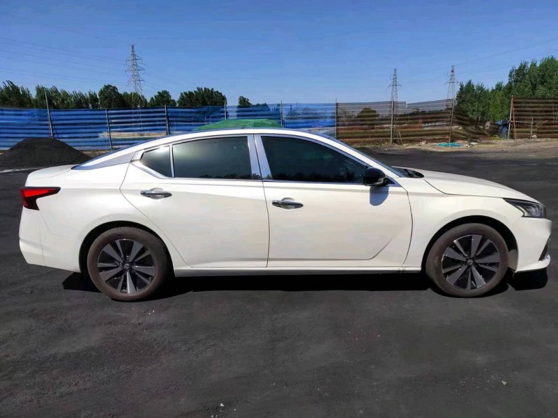 济宁21年日产天籁8