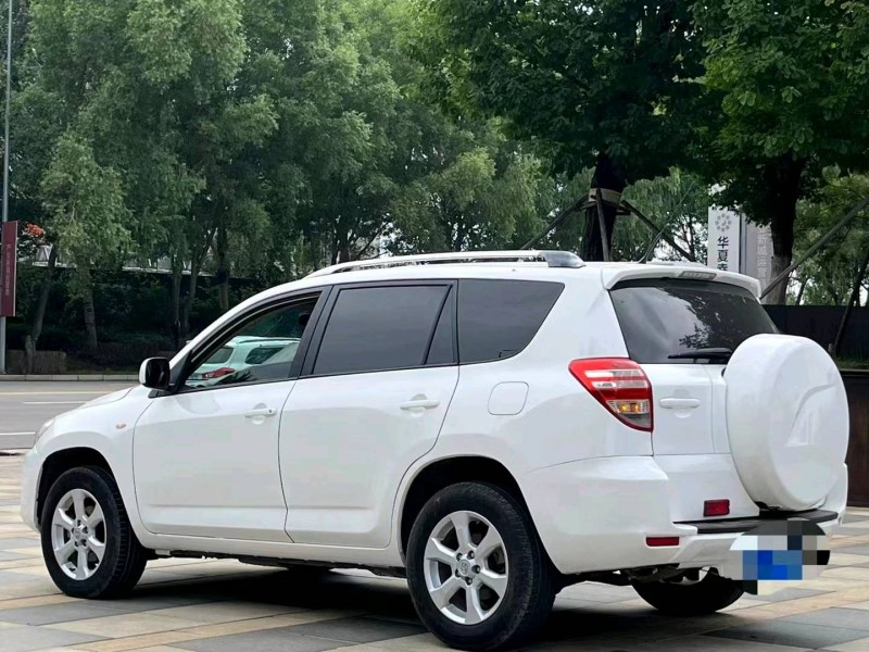 沈阳13年丰田RAV4荣放9